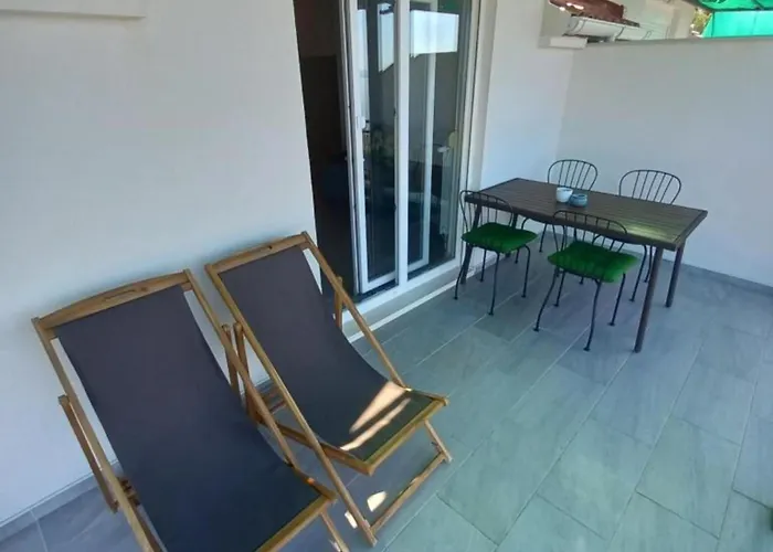 Superior One Bedroom With Balcony And Sea View Appartamento